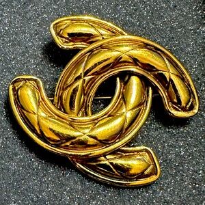 Brooch Chanel Authentic